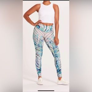 NWT NiyamaSol Icon Seagrass Barefoot Legging, size M